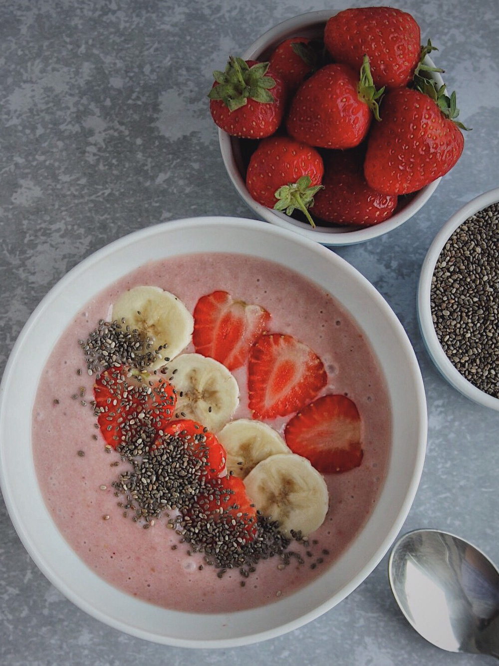 Strawberry bowl smoothie recipe by Keencuisinier