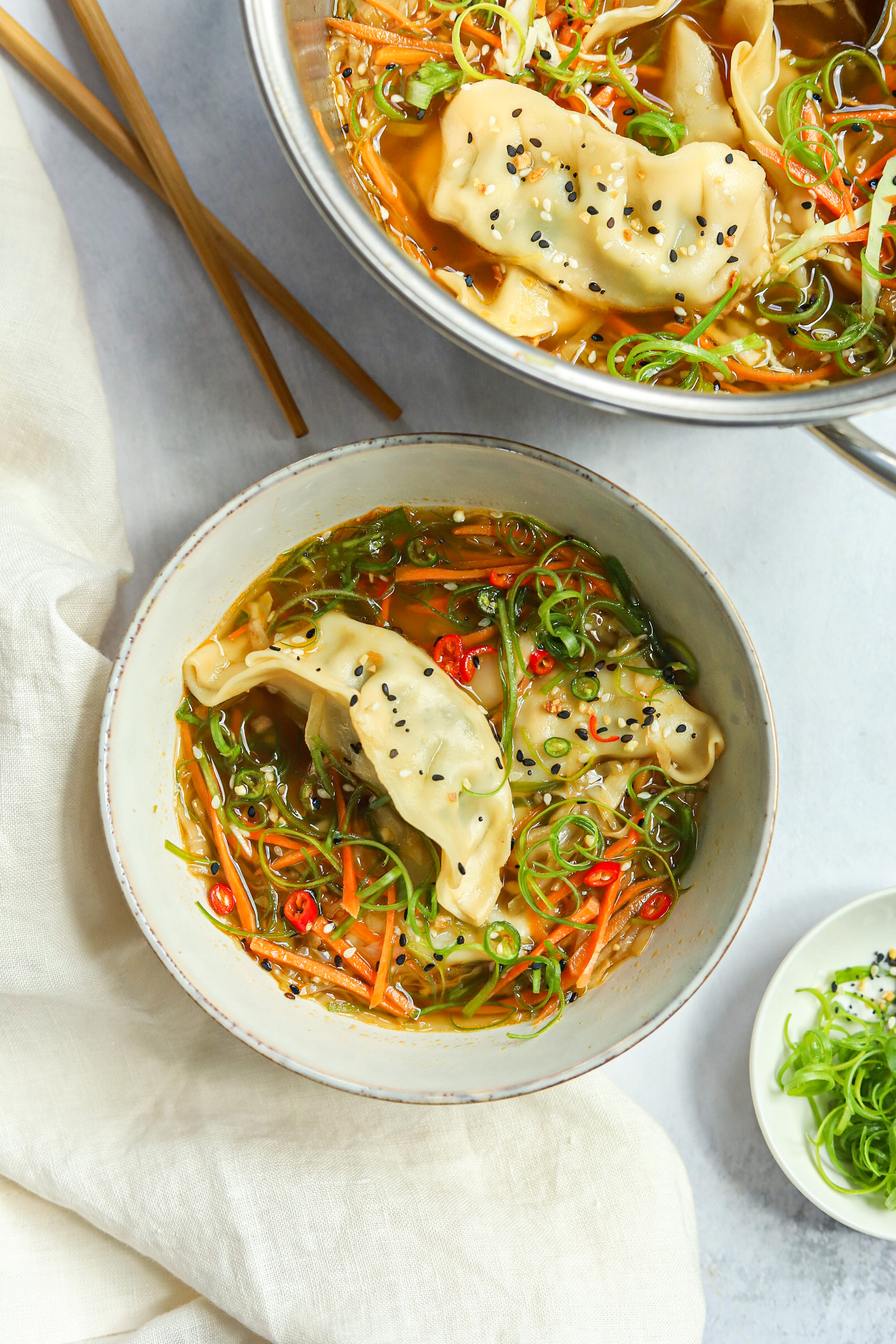 Gyoza Soup (Vegetable Dumpling Soup) - KEENCUISINIER